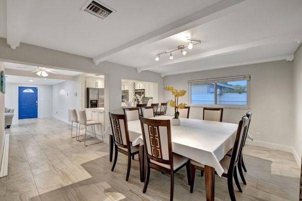 Dining room, Interior, Kitchen, Recessed Lighting, Stainless Steel Appliances