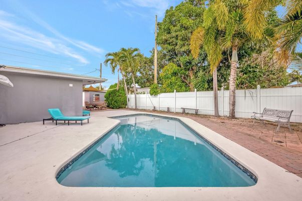 Exterior, Pool