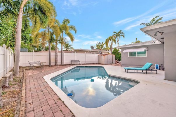 Exterior, Pool