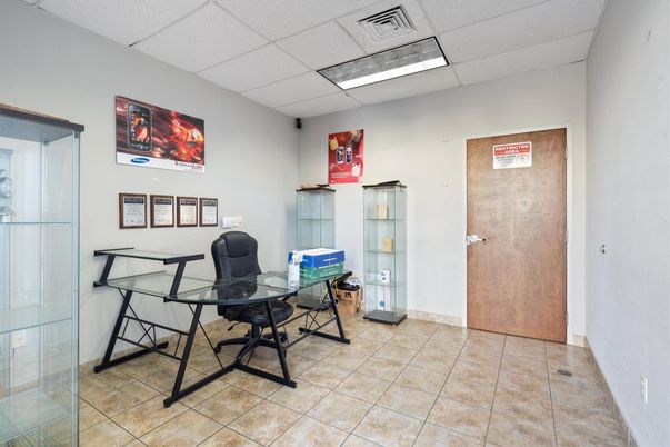 Home Office, Interior