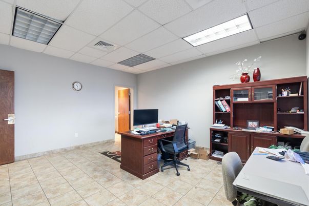 Home Office, Interior