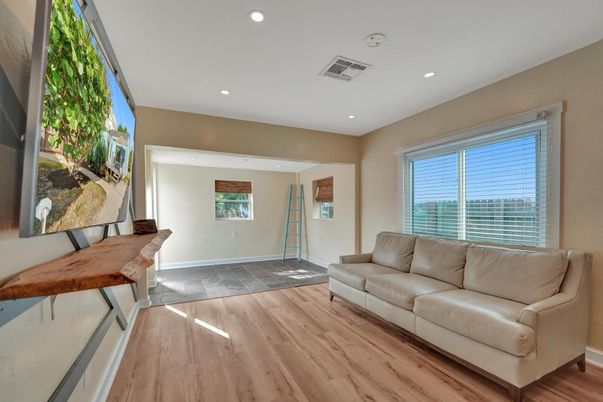 Interior, Recessed Lighting, Wood Texture Flooring