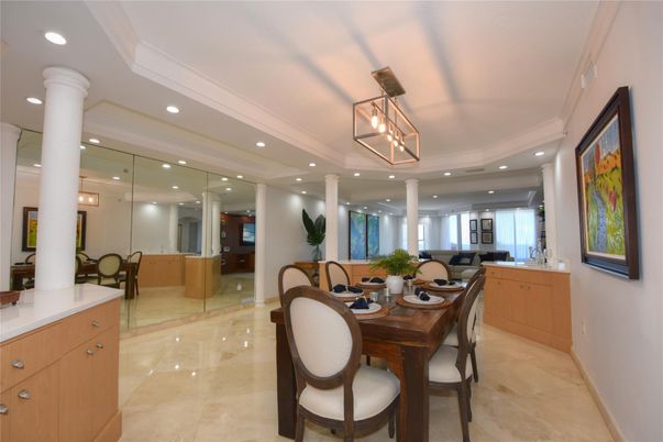 Dining room, Interior, Pendant Lights, Recessed Lighting