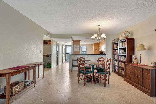 Chandelier, Dining room, Interior, Kitchen, Recessed Lighting