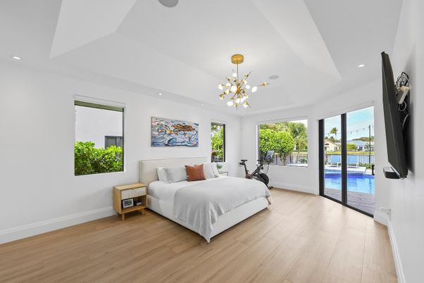 Bedroom, Fitness Equipment, Interior, Pendant Lights, Recessed Lighting, Wood Texture Flooring