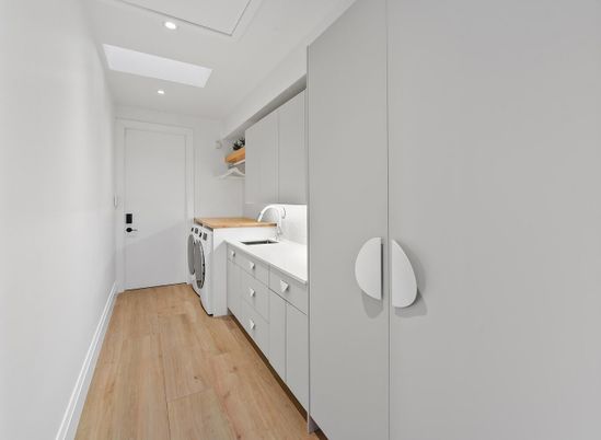 Interior, Recessed Lighting, Washer, Wood Texture Flooring