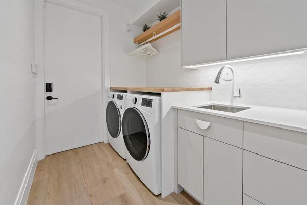 Interior, Washer, Wood Texture Flooring