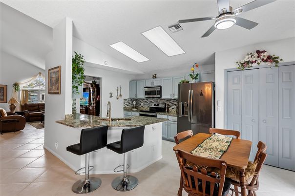 Dining room, Interior, Kitchen, Stainless Steel Appliances