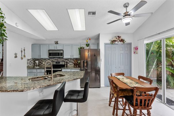 Dining room, Interior, Kitchen, Stainless Steel Appliances