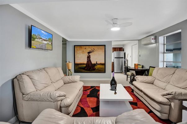 Interior, Kitchen, Living room, Stainless Steel Appliances
