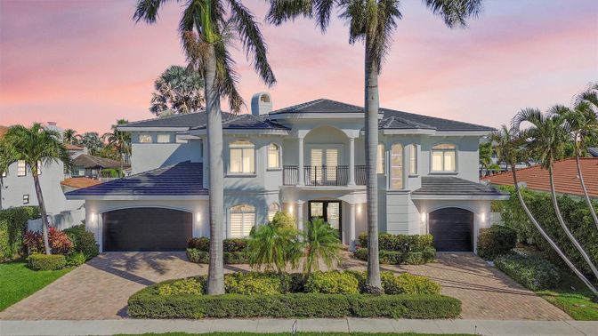 Attached, Exterior, Facade, Mediterranean