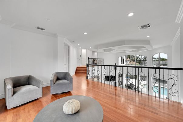 Interior, Recessed Lighting, Wood Texture Flooring