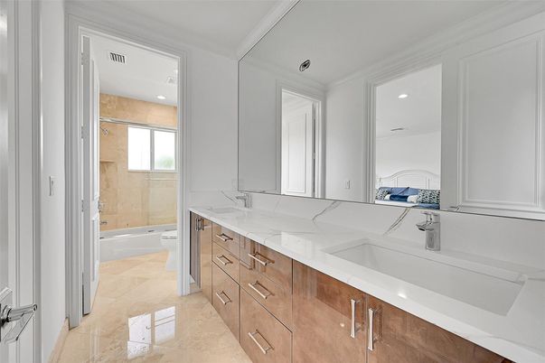 Bathroom, Dual Sink Vanities, Interior, Recessed Lighting