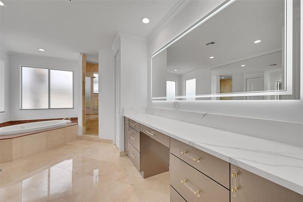 Bathroom, Dual Sink Vanities, Interior, Recessed Lighting