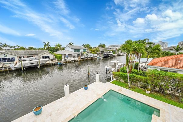 Exterior, Lake, Pool