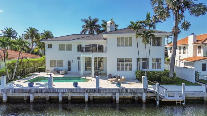 Exterior, Lake