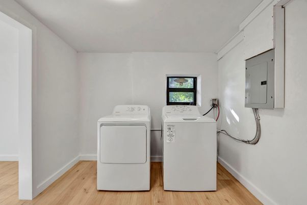 Interior, Washer, Wood Texture Flooring