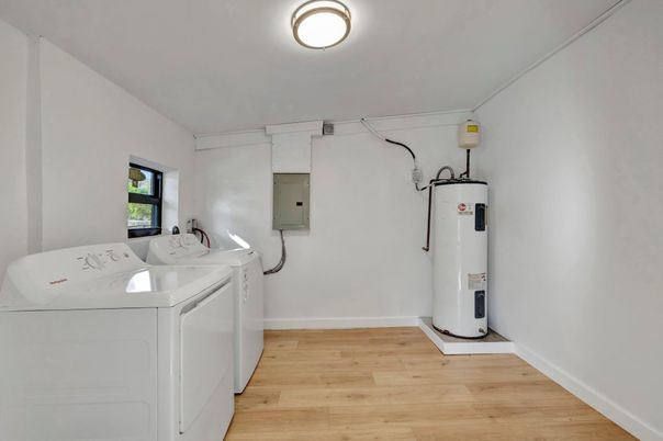 Interior, Washer, Wood Texture Flooring