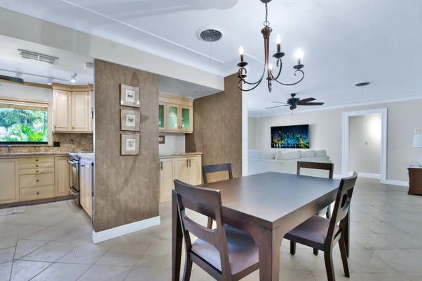 Chandelier, Dining room, Interior, Kitchen, Pendant Lights