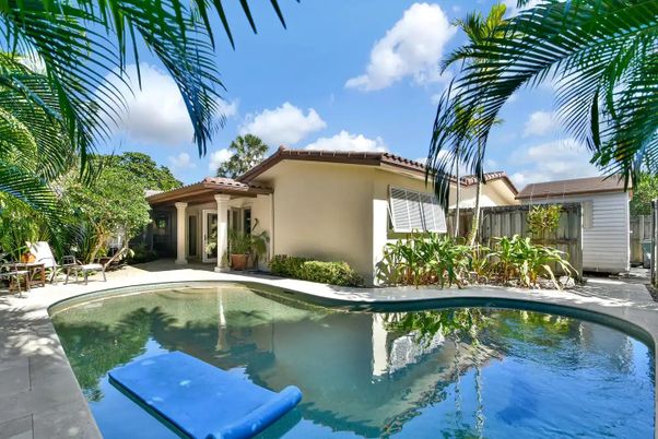 Exterior, Pool