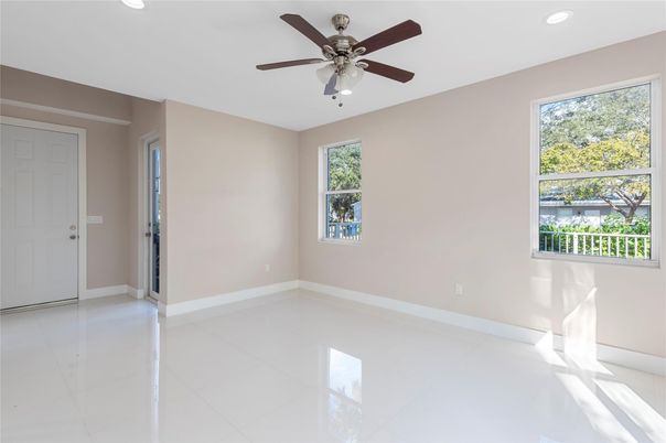Empty room, Interior, Recessed Lighting