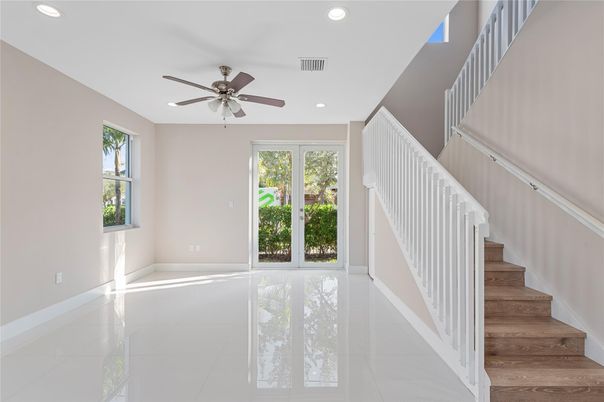 Empty room, Interior, Recessed Lighting