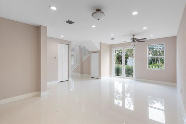 Empty room, Interior, Recessed Lighting