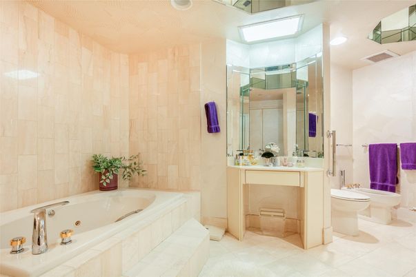 Bathroom, Interior, Recessed Lighting