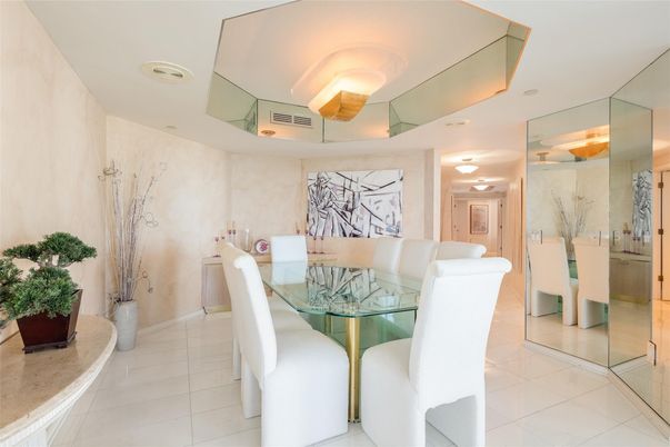 Dining room, Interior, Recessed Lighting