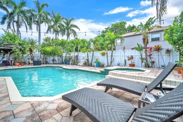 Exterior, Pool