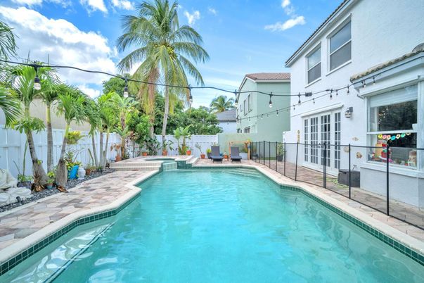 Exterior, Pool