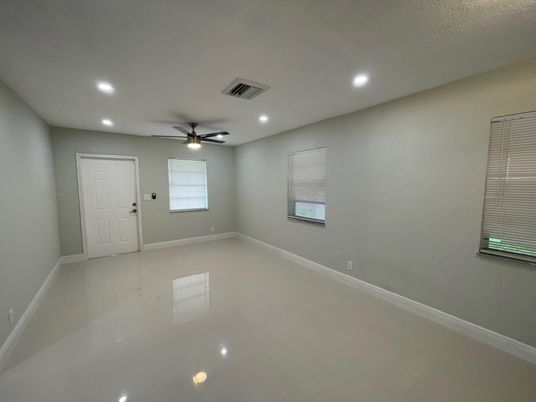 Empty room, Interior, Recessed Lighting