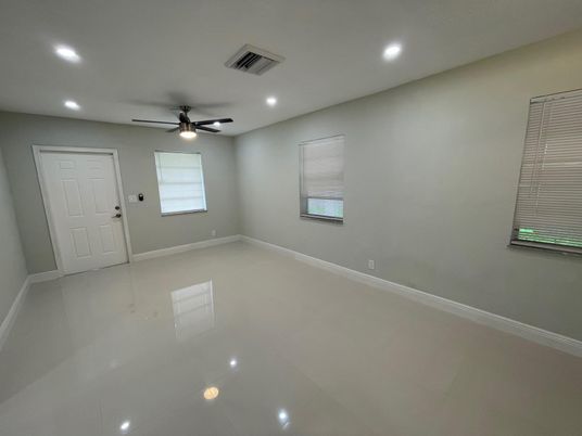 Empty room, Interior, Recessed Lighting