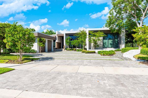 Backyard, Exterior, Facade, Modern