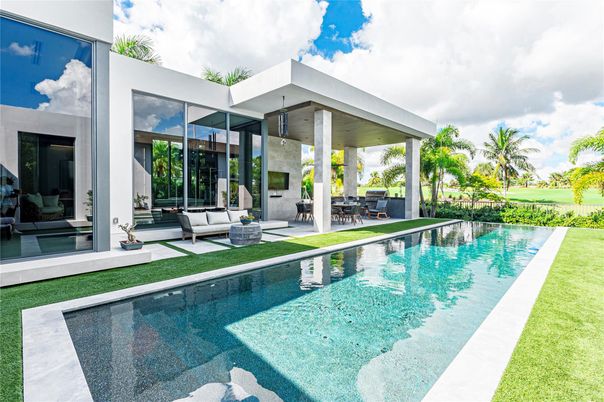 Exterior, Pool