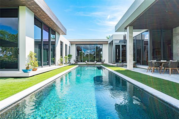 Exterior, Pool