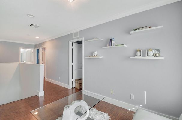 Interior, Recessed Lighting, Wood Texture Flooring