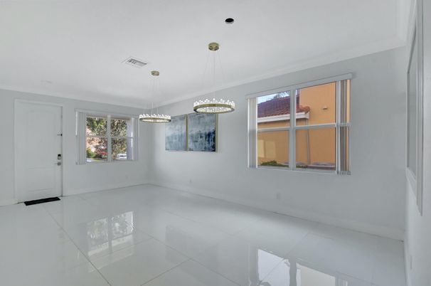 Empty room, Interior, Pendant Lights