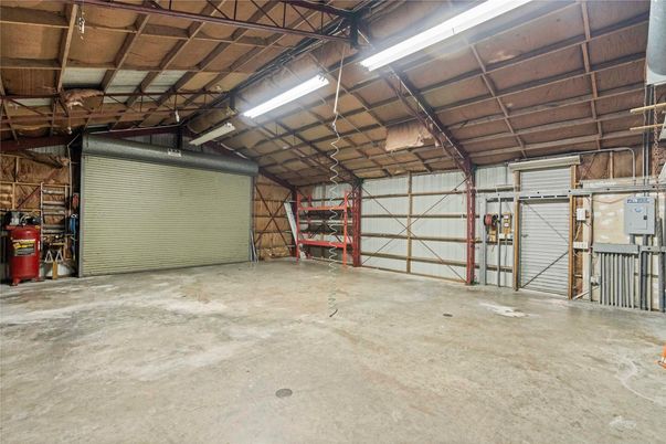 Garage, Interior, Wooden Beams