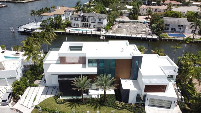 Exterior, Drone