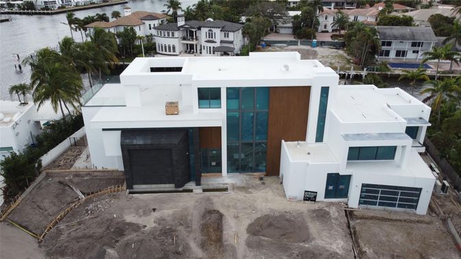 Exterior, Drone