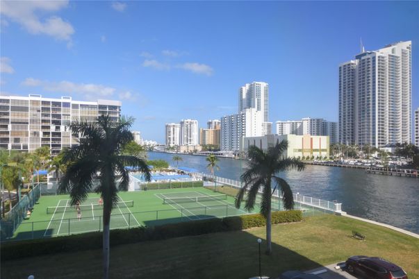 Exterior, Tennis Courts