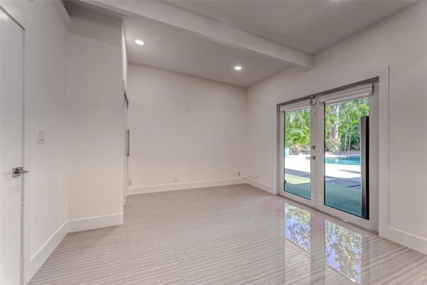 Empty room, Interior, Recessed Lighting