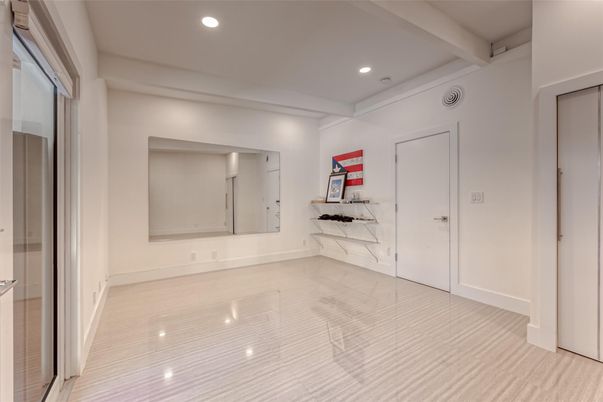 Empty room, Interior, Recessed Lighting