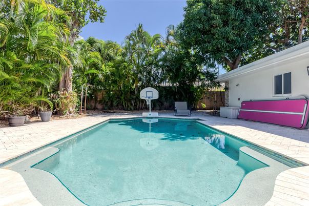Exterior, Pool