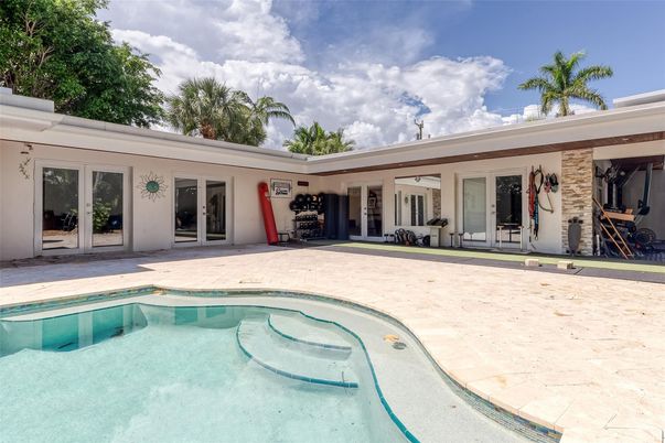 Exterior, Pool