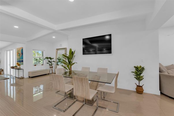 Dining room, Interior, Recessed Lighting