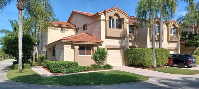 Attached, Exterior, Facade, Mediterranean
