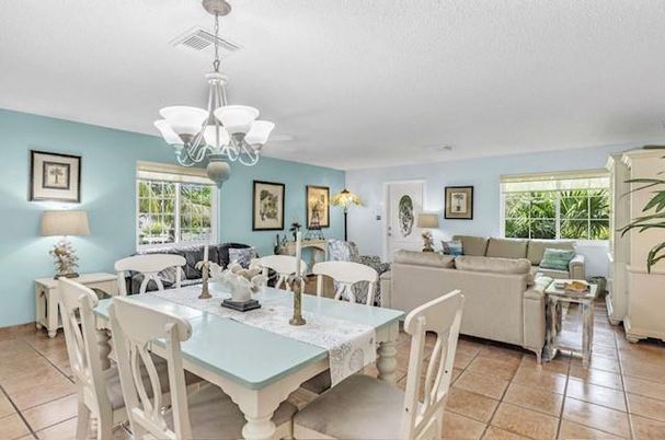 Chandelier, Dining room, Interior, Living room