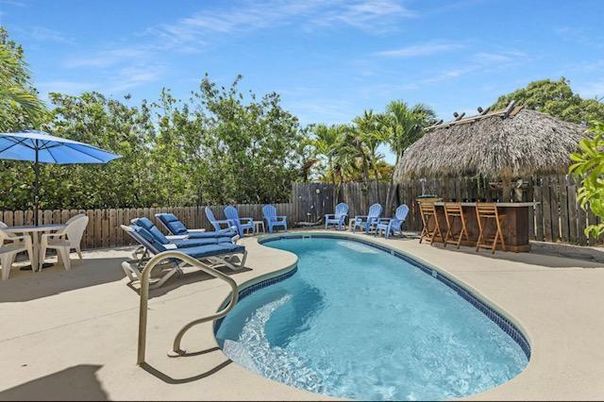 Exterior, Pool